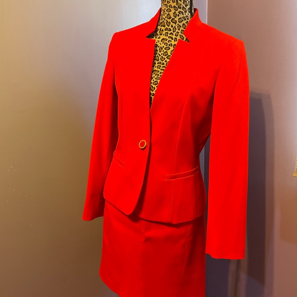 Elegant Women's Suit